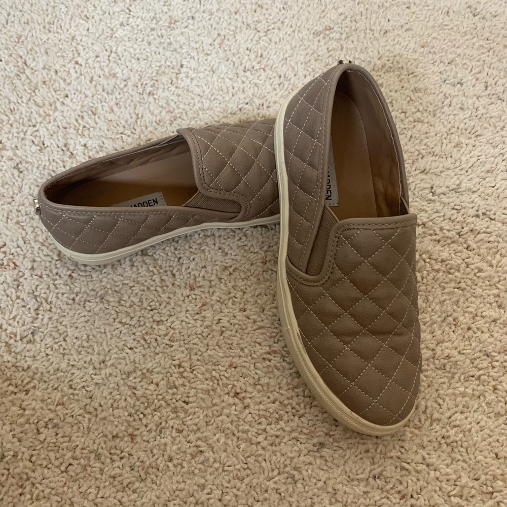 Steve Madden slip ons